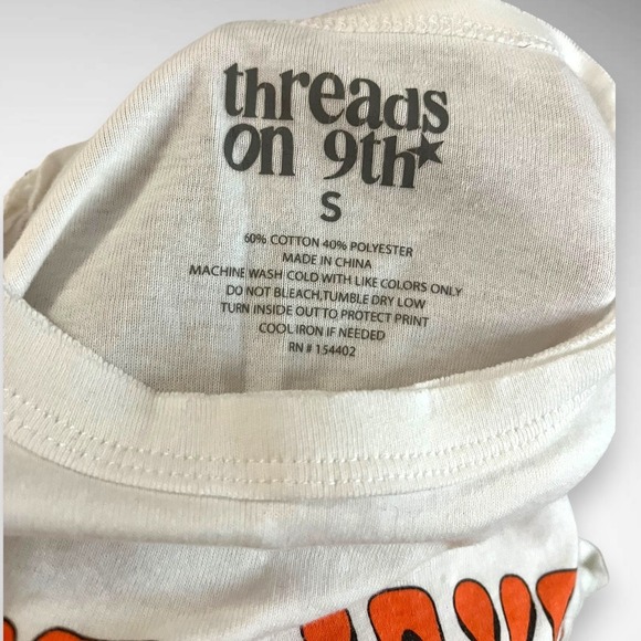 THREADS ON 9TH White Don't Wake the Dreamer Short Sleeve Baby Tee Small | NWOT - Picture 3 of 5